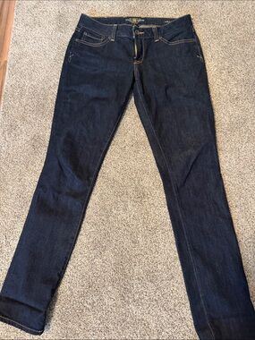 Lucky Brand Women's size 6 Lola skinny Jeans in Dark Blue